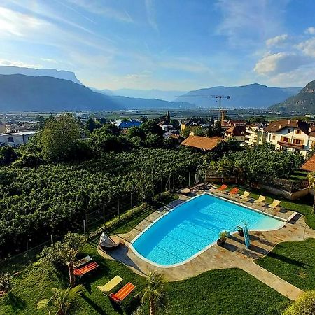 Hotel Garni Gruener Baum Laives Bagian luar foto