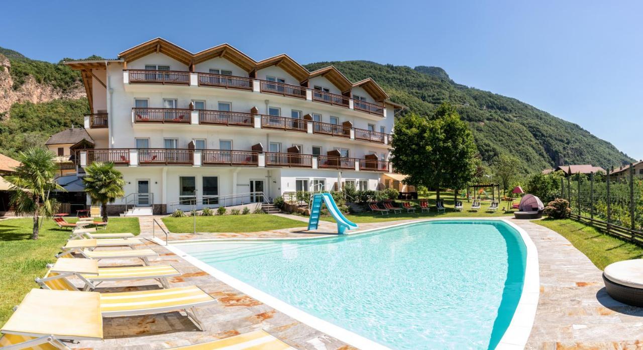 Hotel Garni Gruener Baum Laives Bagian luar foto