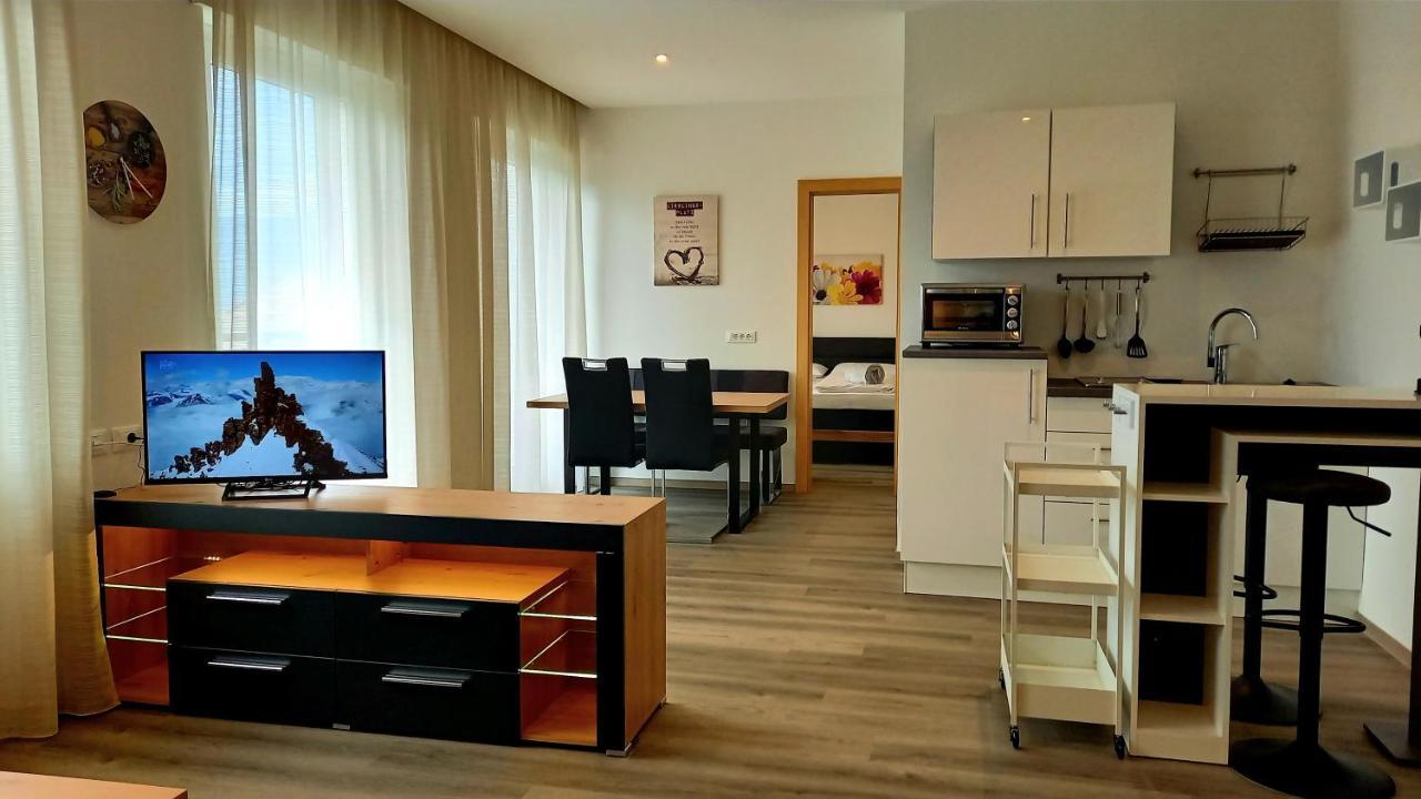Hotel Garni Gruener Baum Laives Bagian luar foto