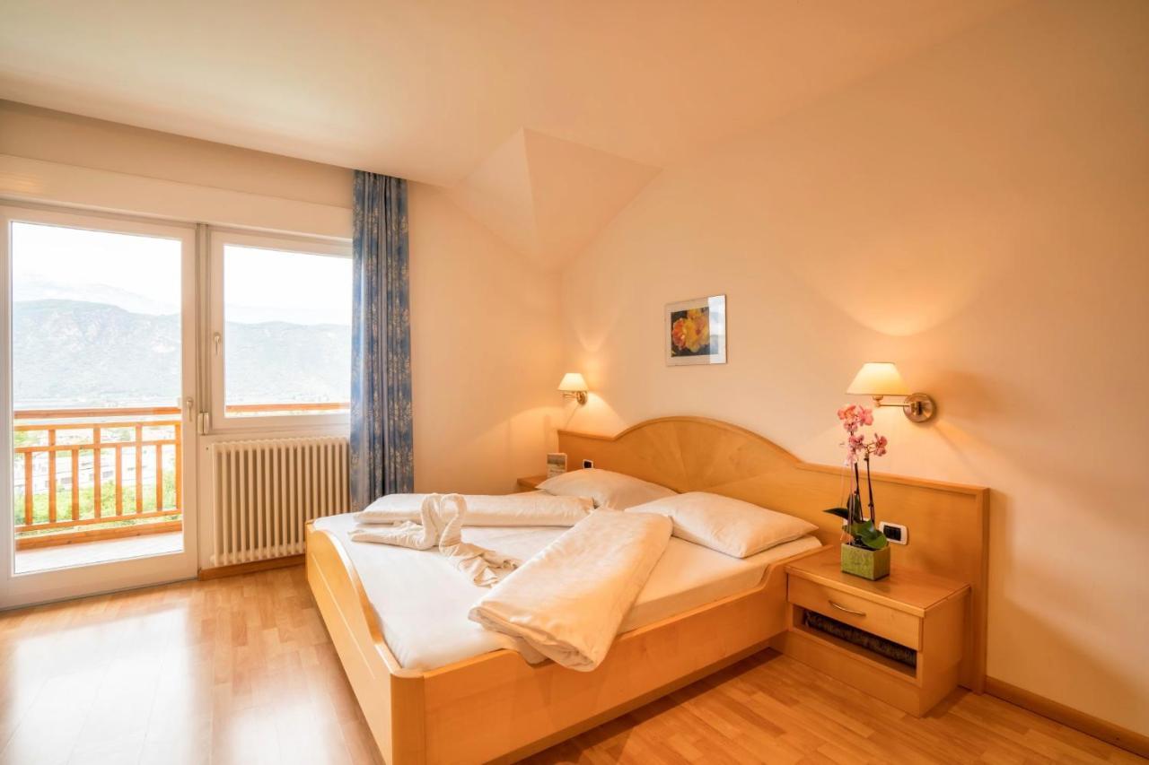 Hotel Garni Gruener Baum Laives Bagian luar foto