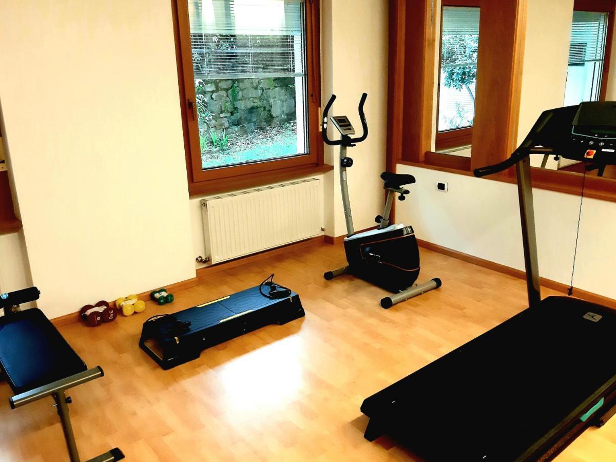 Hotel Garni Gruener Baum Laives Bagian luar foto