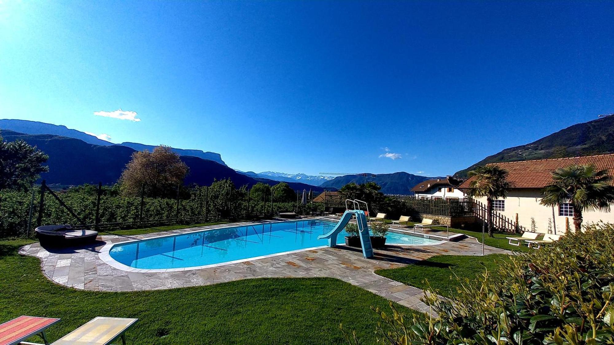 Hotel Garni Gruener Baum Laives Ruang foto
