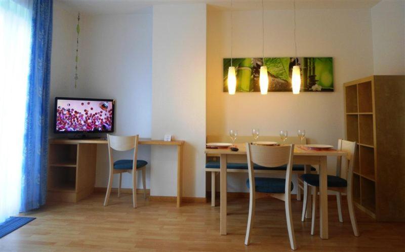 Hotel Garni Gruener Baum Laives Bagian luar foto