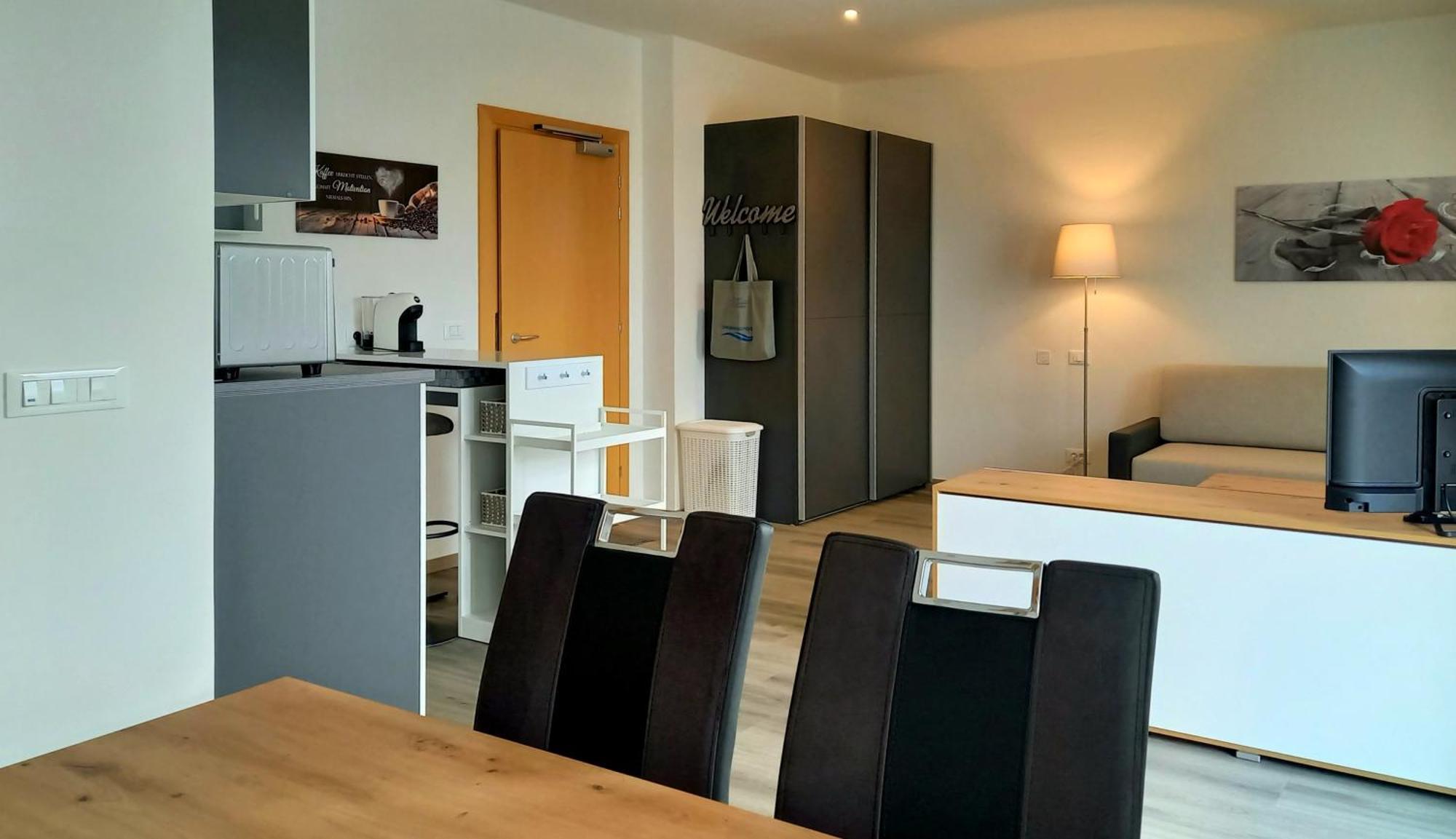 Hotel Garni Gruener Baum Laives Bagian luar foto