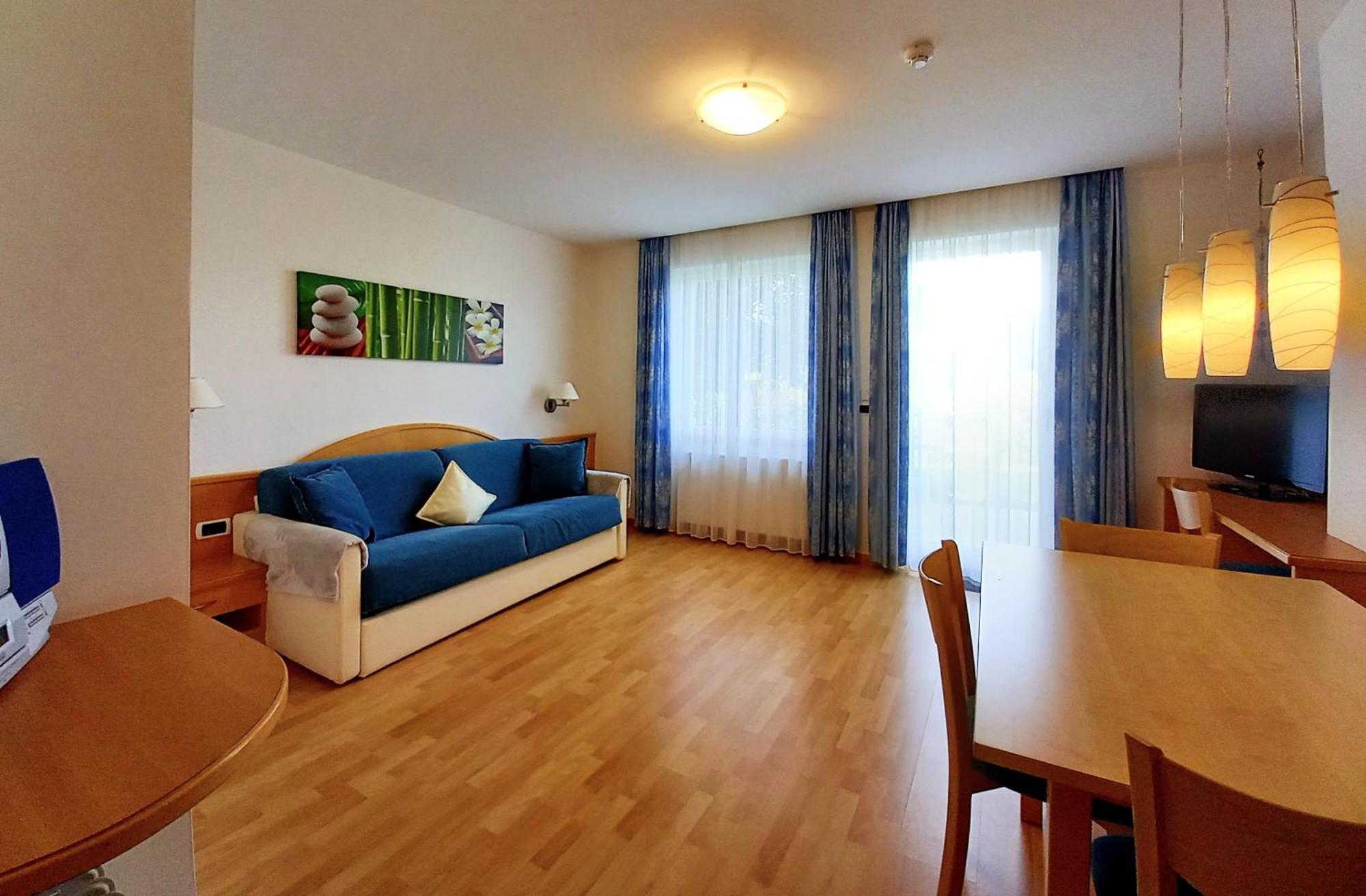 Hotel Garni Gruener Baum Laives Bagian luar foto