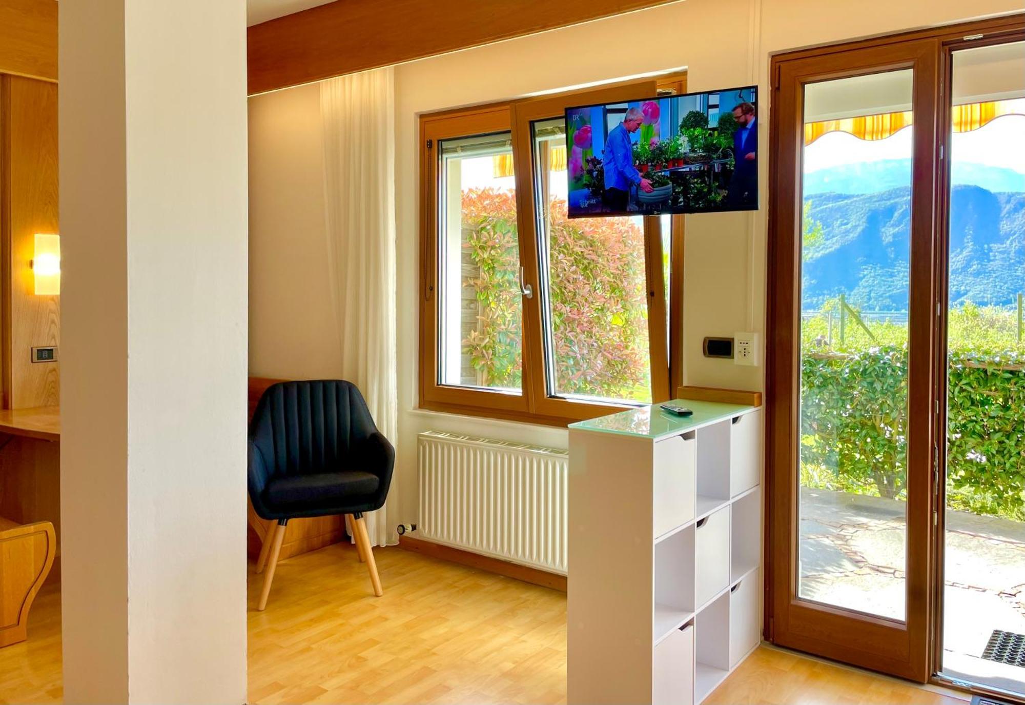 Hotel Garni Gruener Baum Laives Bagian luar foto