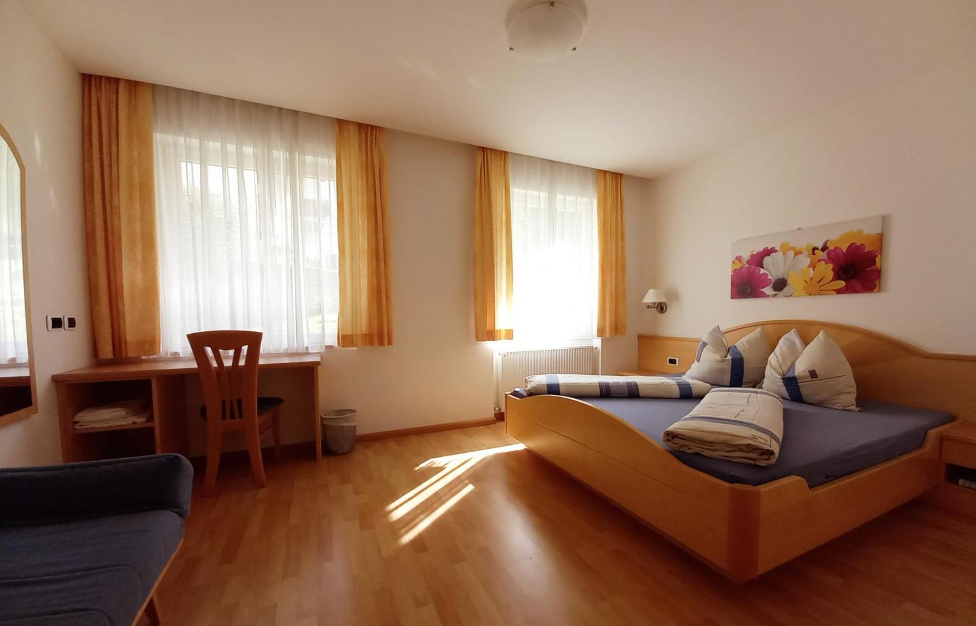 Hotel Garni Gruener Baum Laives Bagian luar foto