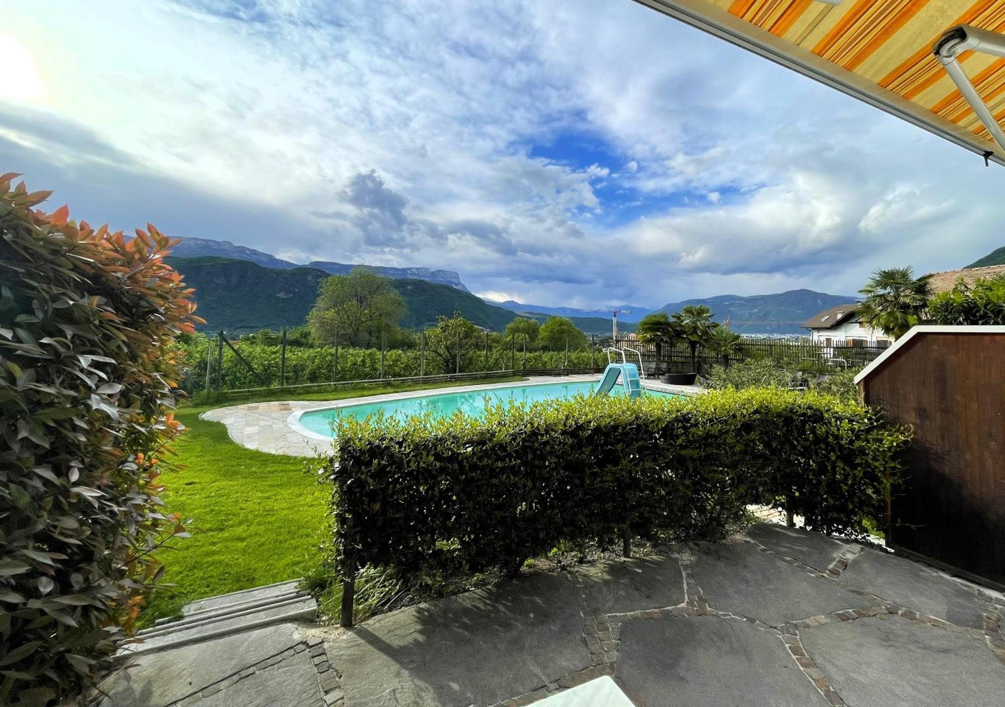Hotel Garni Gruener Baum Laives Bagian luar foto