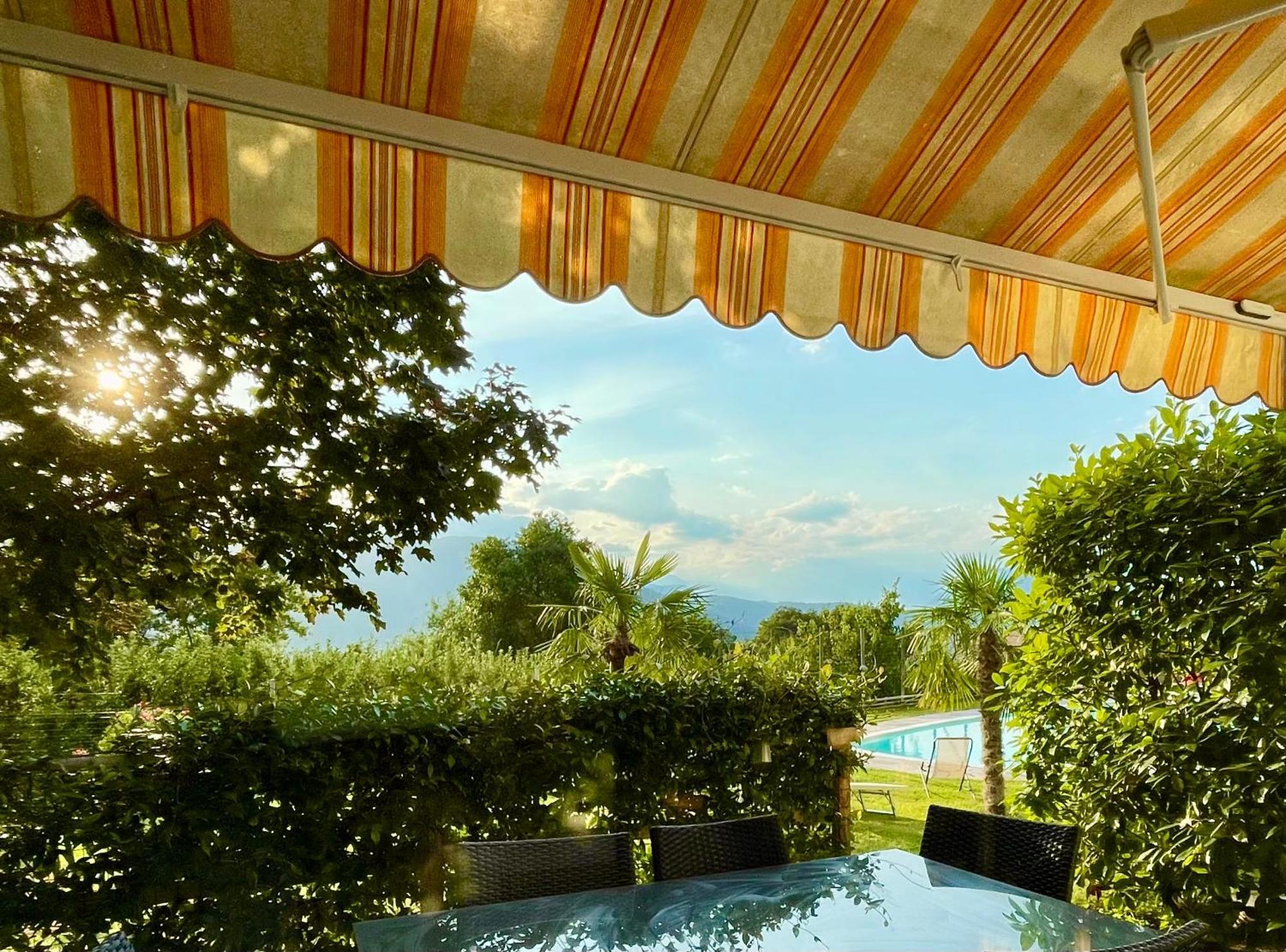 Hotel Garni Gruener Baum Laives Bagian luar foto