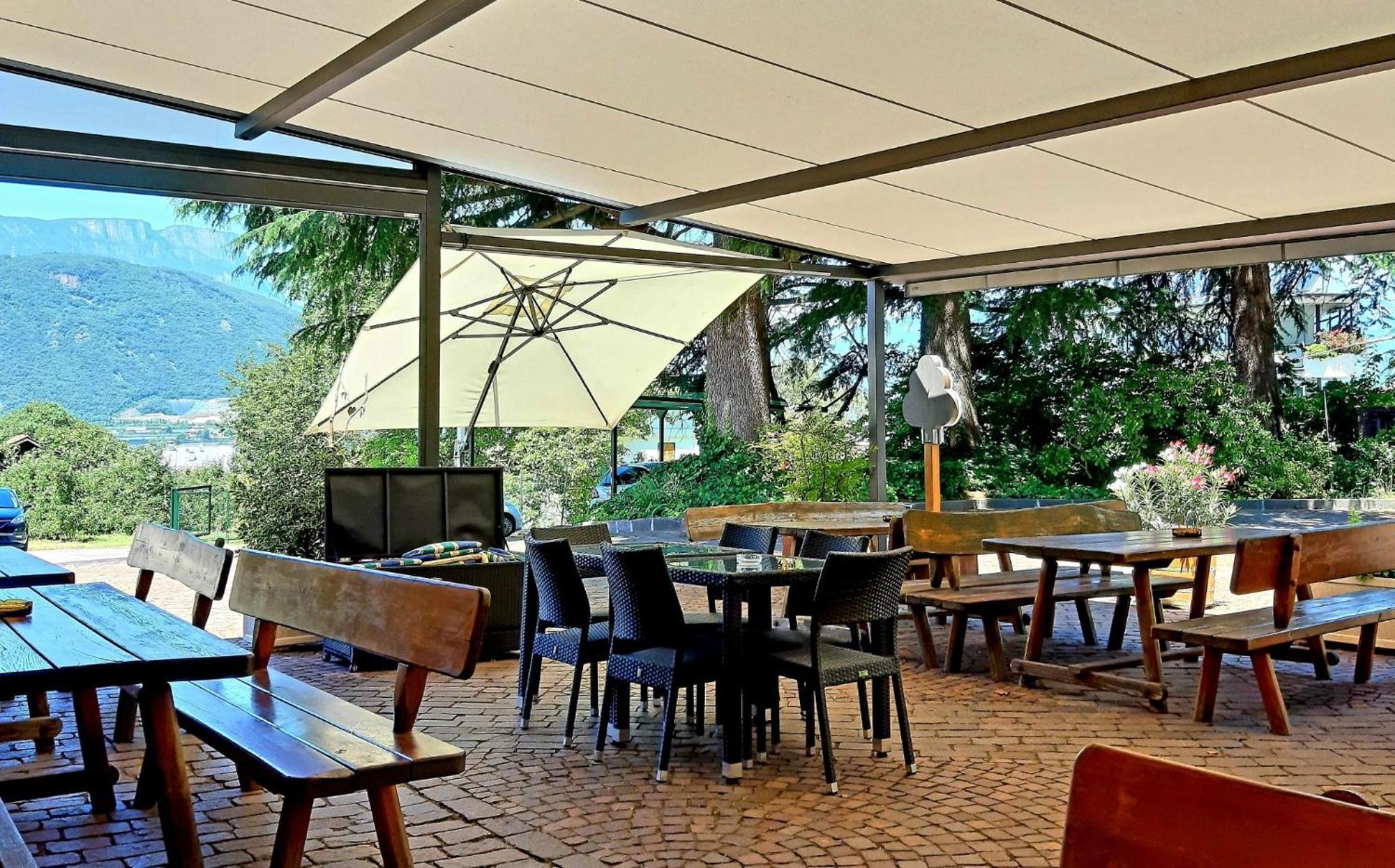 Hotel Garni Gruener Baum Laives Bagian luar foto